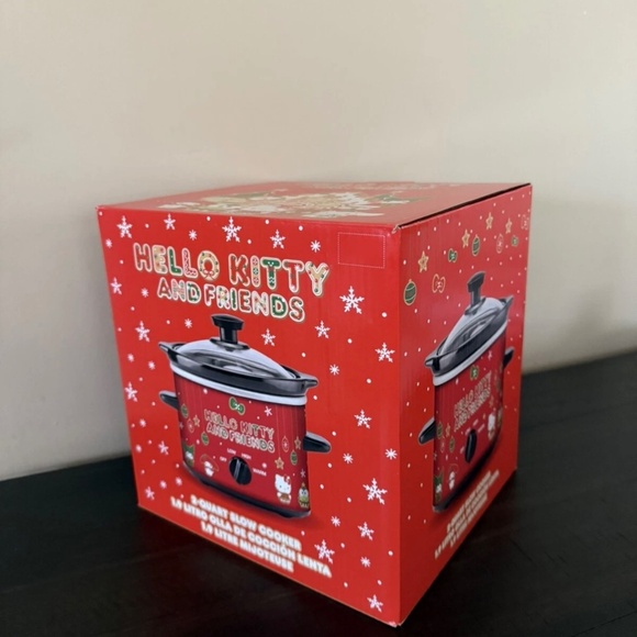 Uncanny Brands Hello Kitty 2-Quart Slow Cooker Holiday Design Temp Settings - Picture 5 of 6